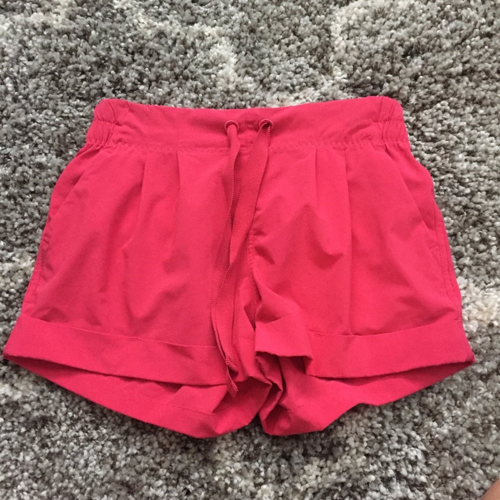 Lululemon spring breakaway shorts